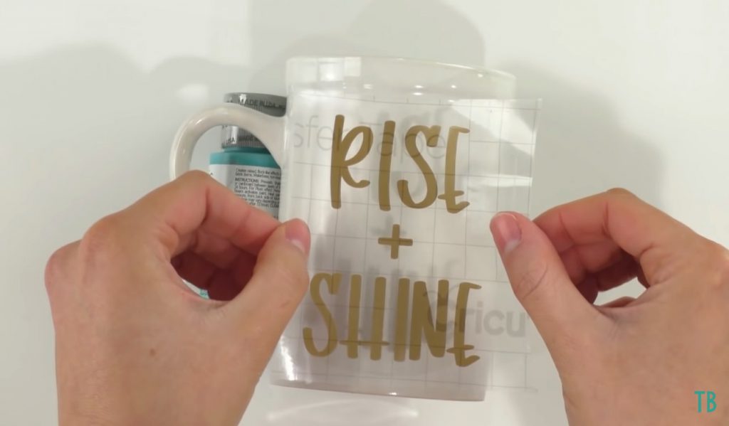 HOW TO APPLY VINYL TO MUGS! 