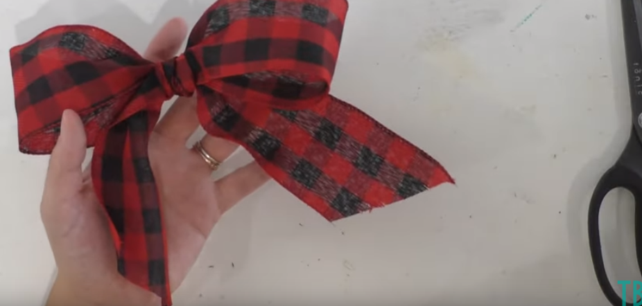 Making A Bow With Wired Ribbon