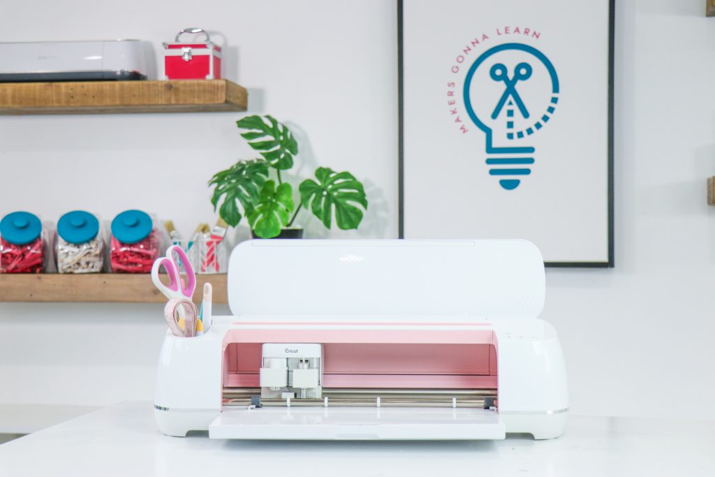 Cricut for Beginners: Guide to Cricut Vinyl Projects - Makers