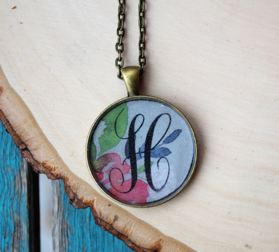 DIY Monogram Resin Keychain - Amber Oliver