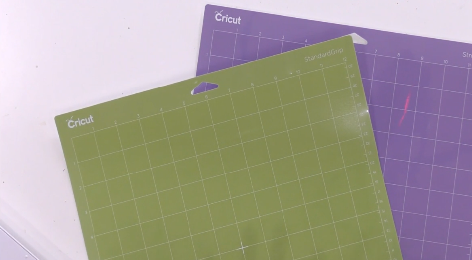 Cricut Cutting Mat Guide Differences and Comparisons // Beginner