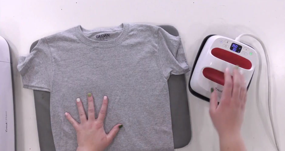 How to make a layered HTV shirt with the Cricut Easy Press #cricutshir, Making Shirts Cricut