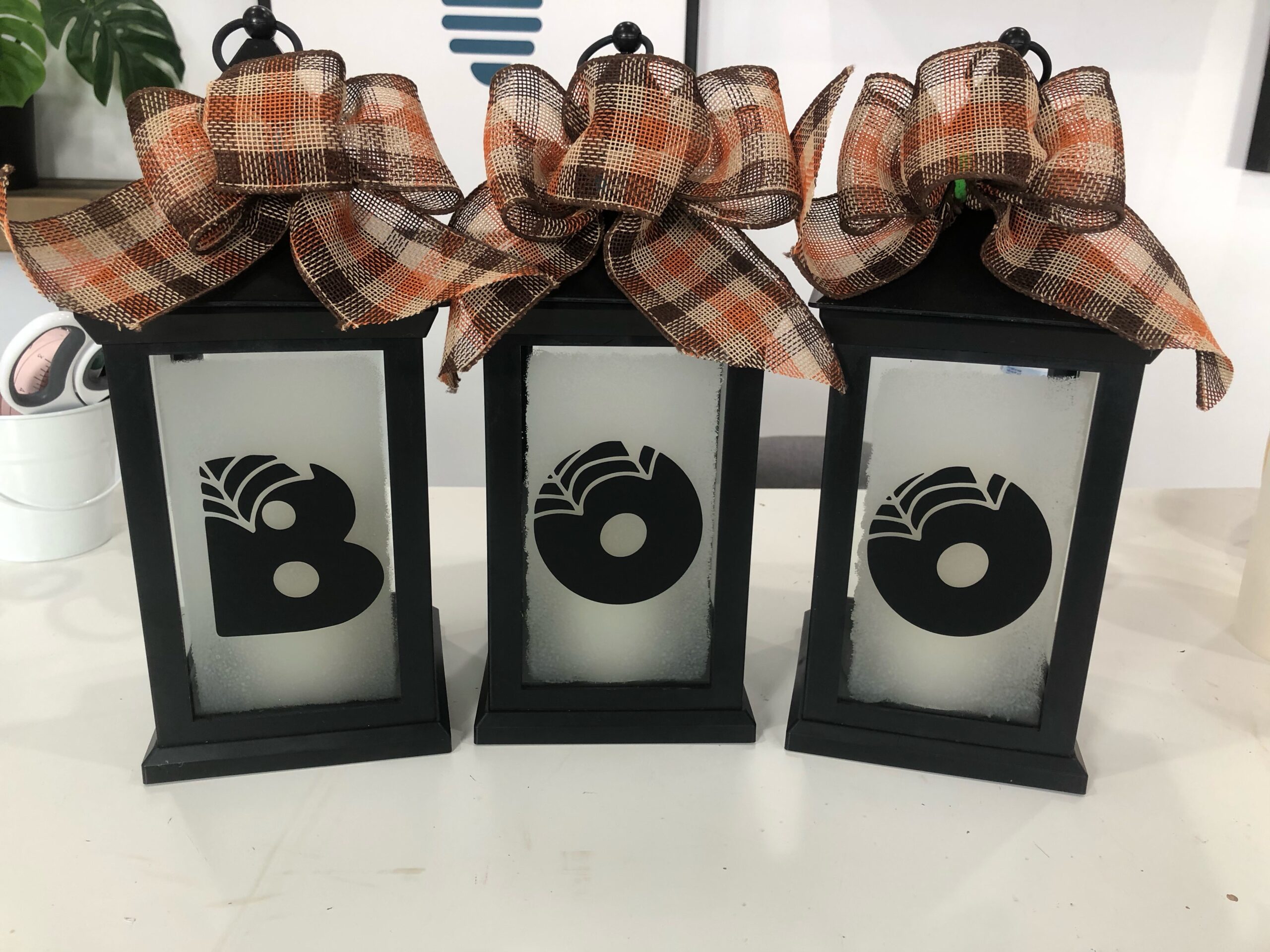 How To Make Halloween Lanterns With Cricut! Featured image