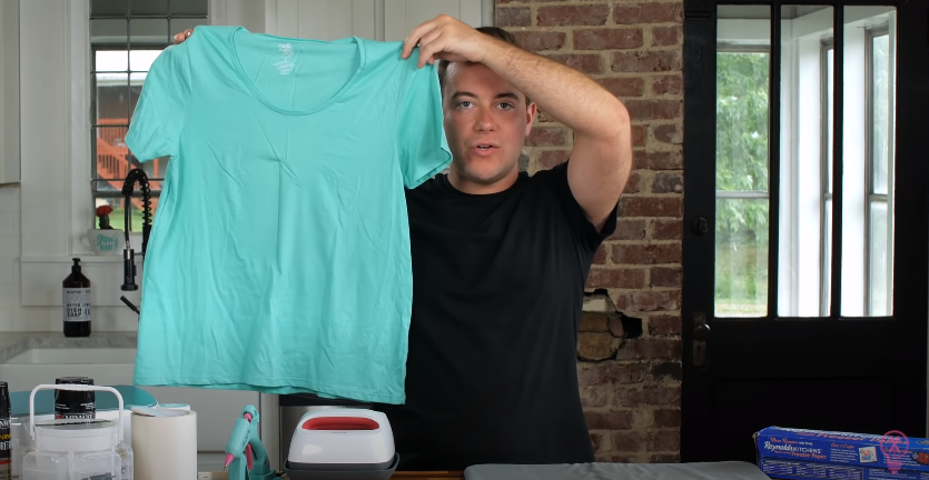 Crease In Shirt to make lining up vinyl easier