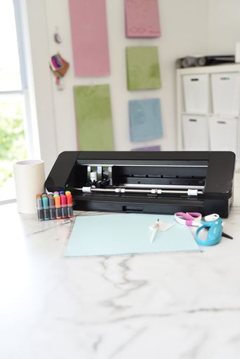 How to Use a Cricut Mini Handheld Heat Press for Customizing Tshirts – Two  Chix Ink