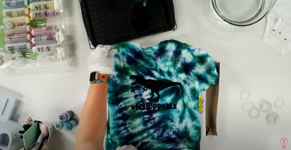 different ways to put rubber bands on tie dye shirts